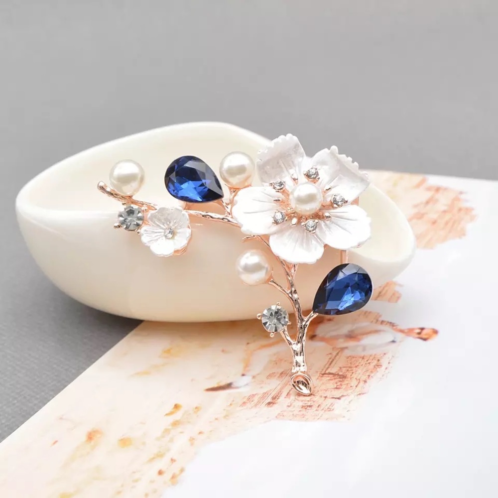 SHELL PEARL FLOWER WITH BLUE LEAVES BROOCH / PIN